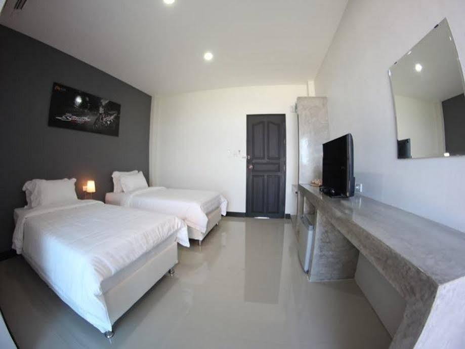 Plus Hotel Loei Exterior photo