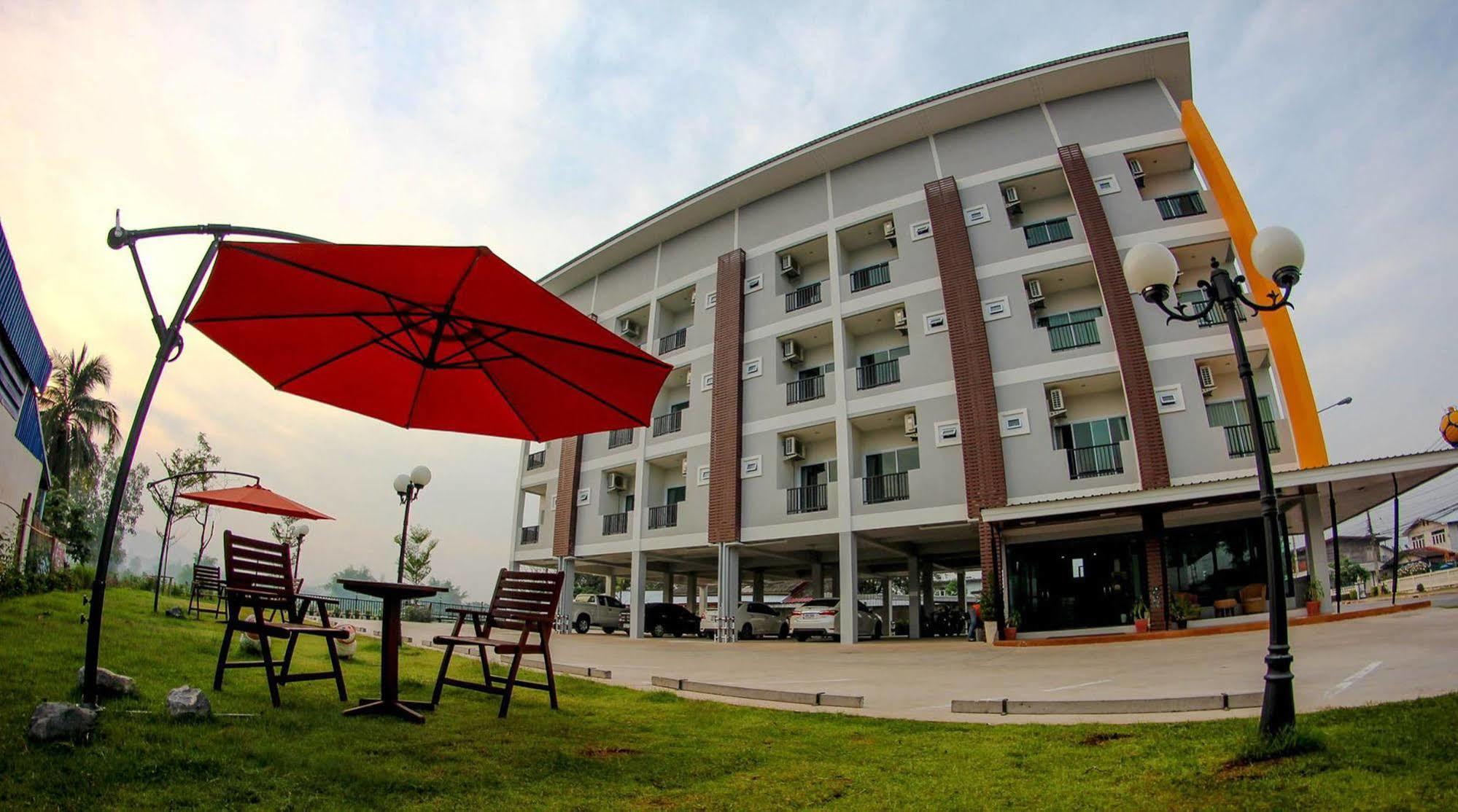 Plus Hotel Loei Exterior photo